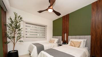 Bureau, fer et planche Ă repasser, Wi-Fi, draps fournis