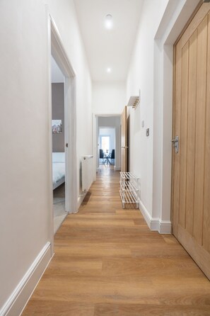 Interior - Flat 5- 2 BR, 2 Bath (Newport)