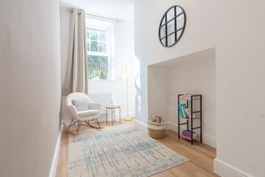 Interior - Flat 5- 2 BR, 2 Bath (Newport)