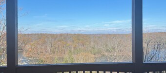 DERBY SPECIAL  includes parking spot 50 ft from the track . 6-bedroom lodge