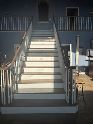 المنشأة من الداخل