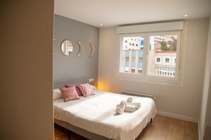 3 slaapkamers, een bureau, een strijkplank/strijkijzer, gratis wifi