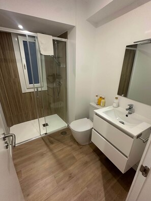 Shower, hair dryer, towels, soap - Cozy Loriga (Vigo)