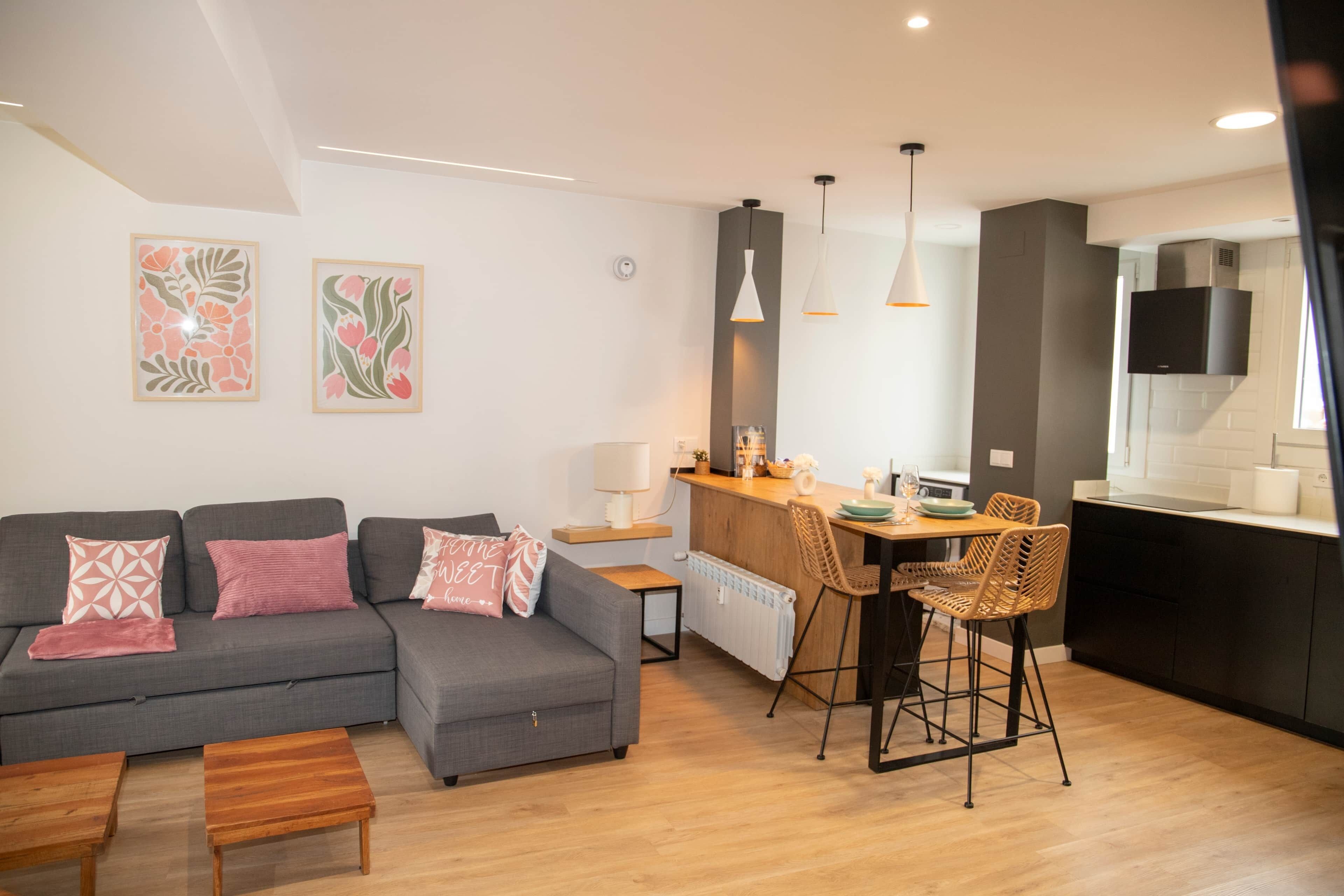 Een smart-tv en boeken