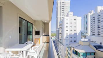 Basic Apartment | Outdoor dining