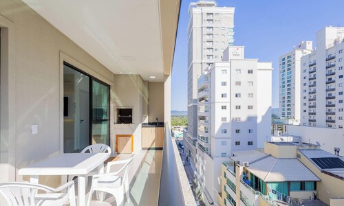 Apartments in a Building 650 Meters From Meia Praia Beach - Rgos