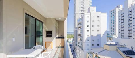 Basic Apartment | Outdoor dining