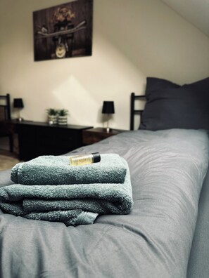 3 bedrooms, free WiFi, bed sheets