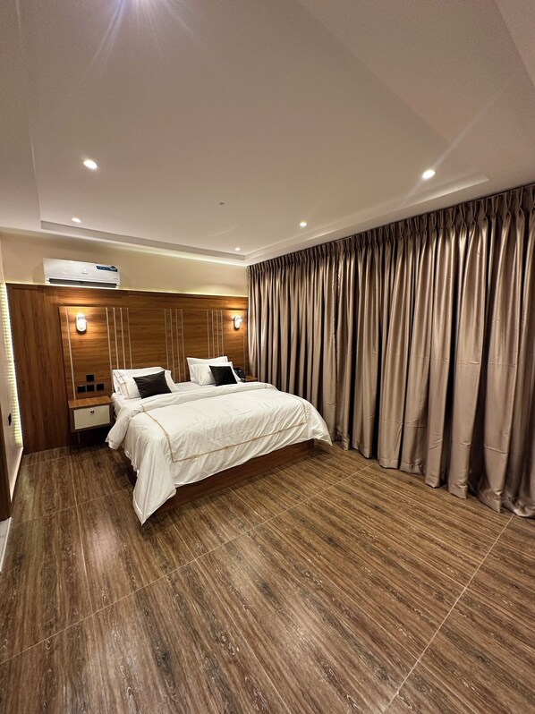 Desk, laptop workspace, free WiFi - Apartment 5 (Abuja)