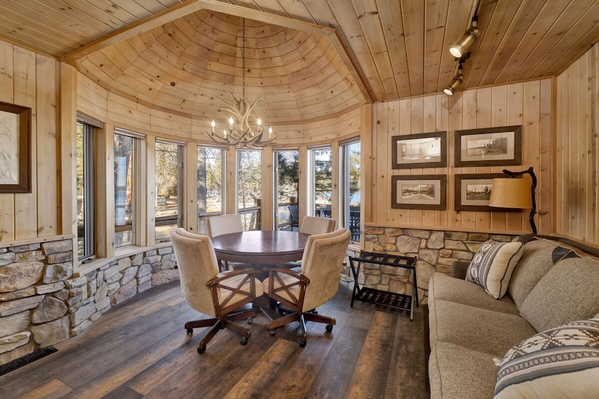 New On Market. Escape To Waters Edge: Your Dream Lakefront Getaway! - Big Bear, CA