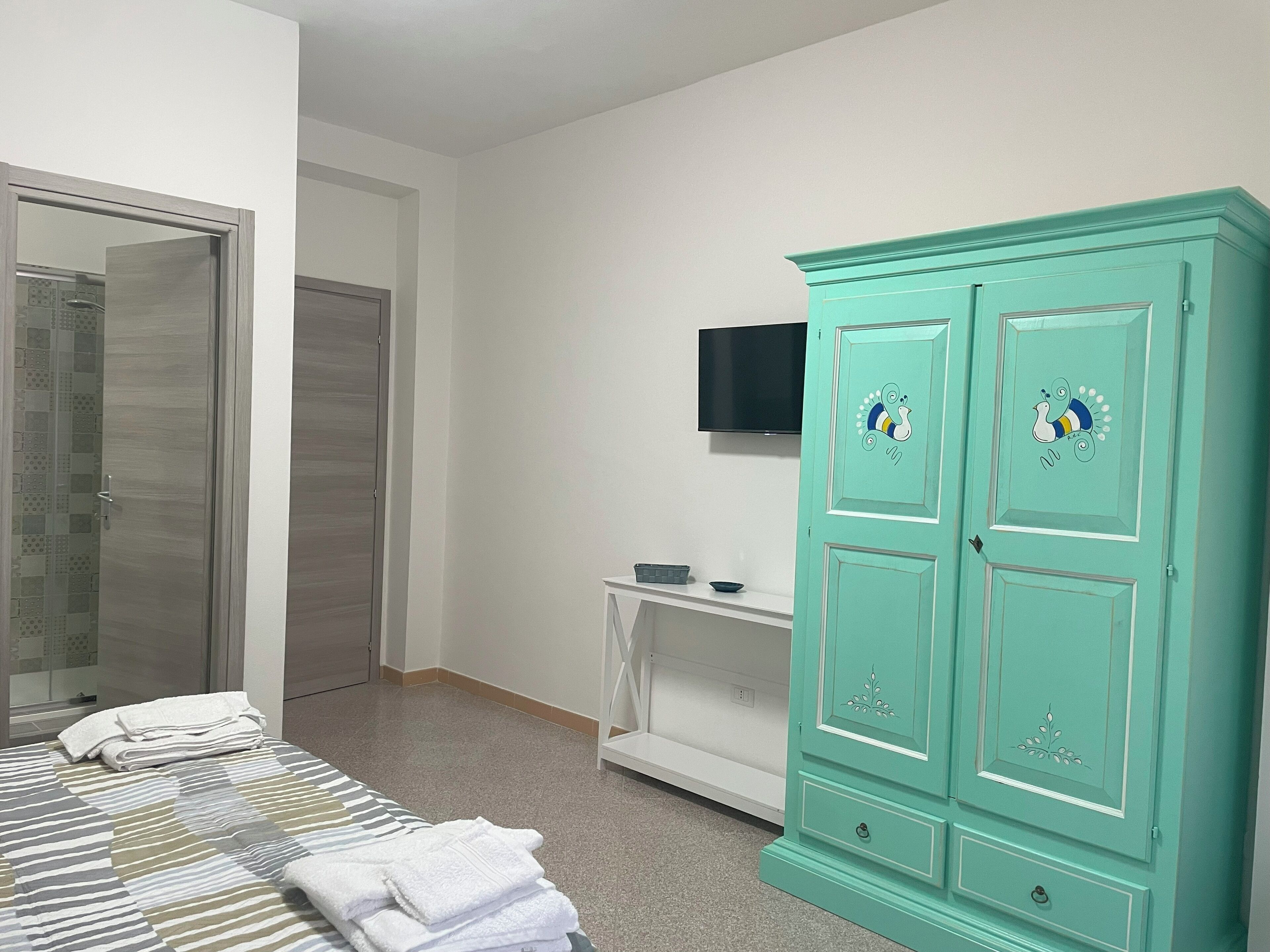 3 slaapkamers, een bureau, een strijkplank/strijkijzer, gratis wifi