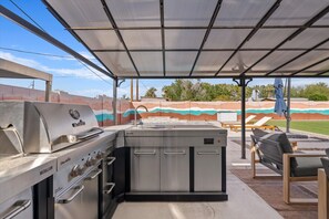 Property grounds - Stylish 4BR Scottsdale Retreat | Pool + Hot Tub | Sleeps 11 (Scottsdale)