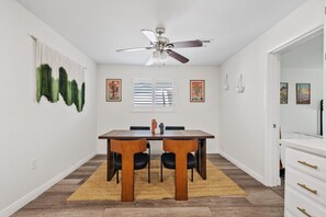 Dining - Stylish 4BR Scottsdale Retreat | Pool + Hot Tub | Sleeps 11 (Scottsdale)