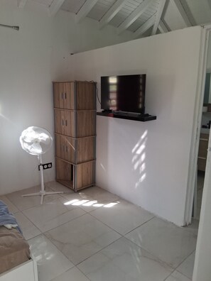 1 camera, Wi-Fi, lenzuola