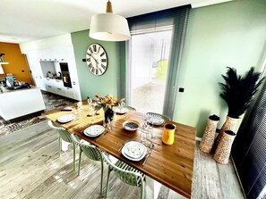 Dining - Villa "Casa Branca" 6 persons, heated pool, PMR access located in Lourinhã (Lourinhã)