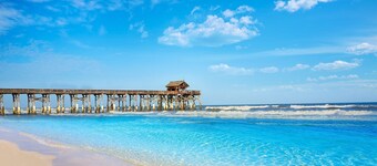 The Palm & Petal Getaway, POOL home - 10m to USSSA & near Port Canaveral Cruise.