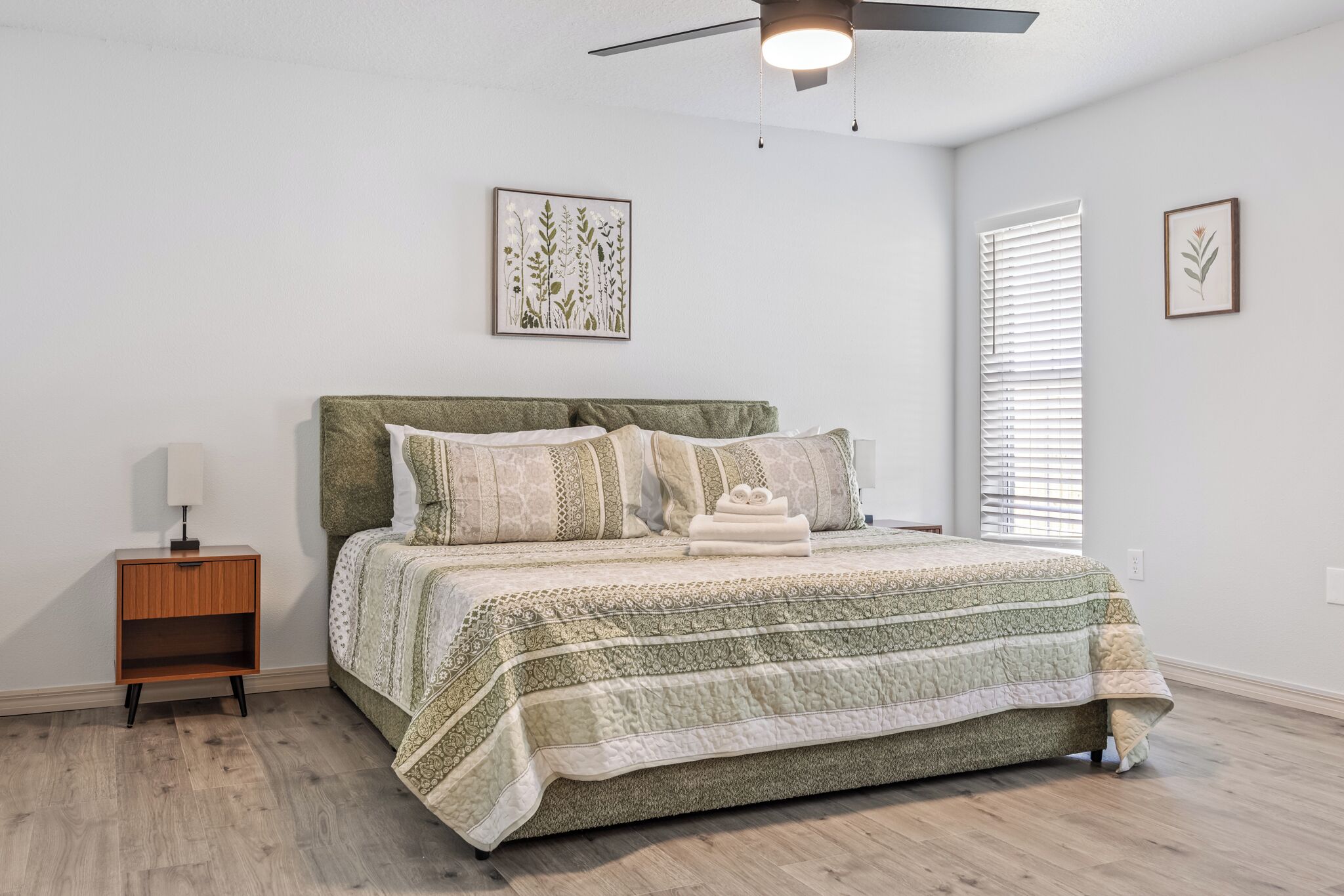 4 bedrooms, desk, iron/ironing board, free WiFi