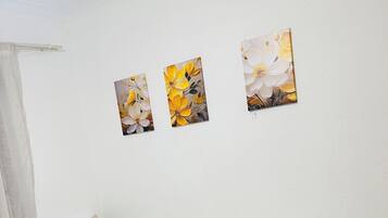 Iron/ironing board, WiFi