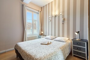 Fer et planche à repasser, Wi-Fi gratuit, draps fournis