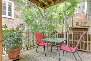 Outdoor dining - Renovated ancestral apartment. The heart of old Quebec (Québec)