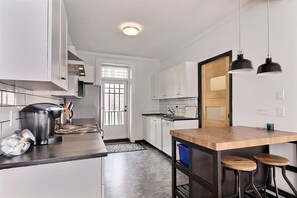 Private kitchen - Renovated ancestral apartment. The heart of old Quebec (Québec)