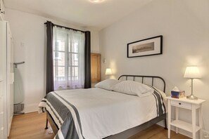Iron/ironing board, Internet, bed sheets - Renovated ancestral apartment. The heart of old Quebec (Québec)