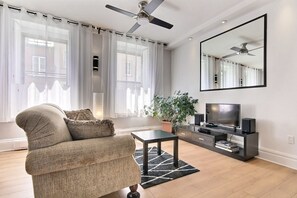 Living area - Renovated ancestral apartment. The heart of old Quebec (Québec)