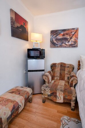 Interior - Cozy Studio Near Downtown LA • AC • WiFi • Snacks! (Los Angeles)