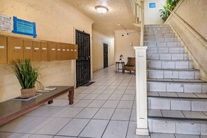 Interior - Lovely Studio Near Downtown LA • AC• WiFi • Snacks (Los Angeles)