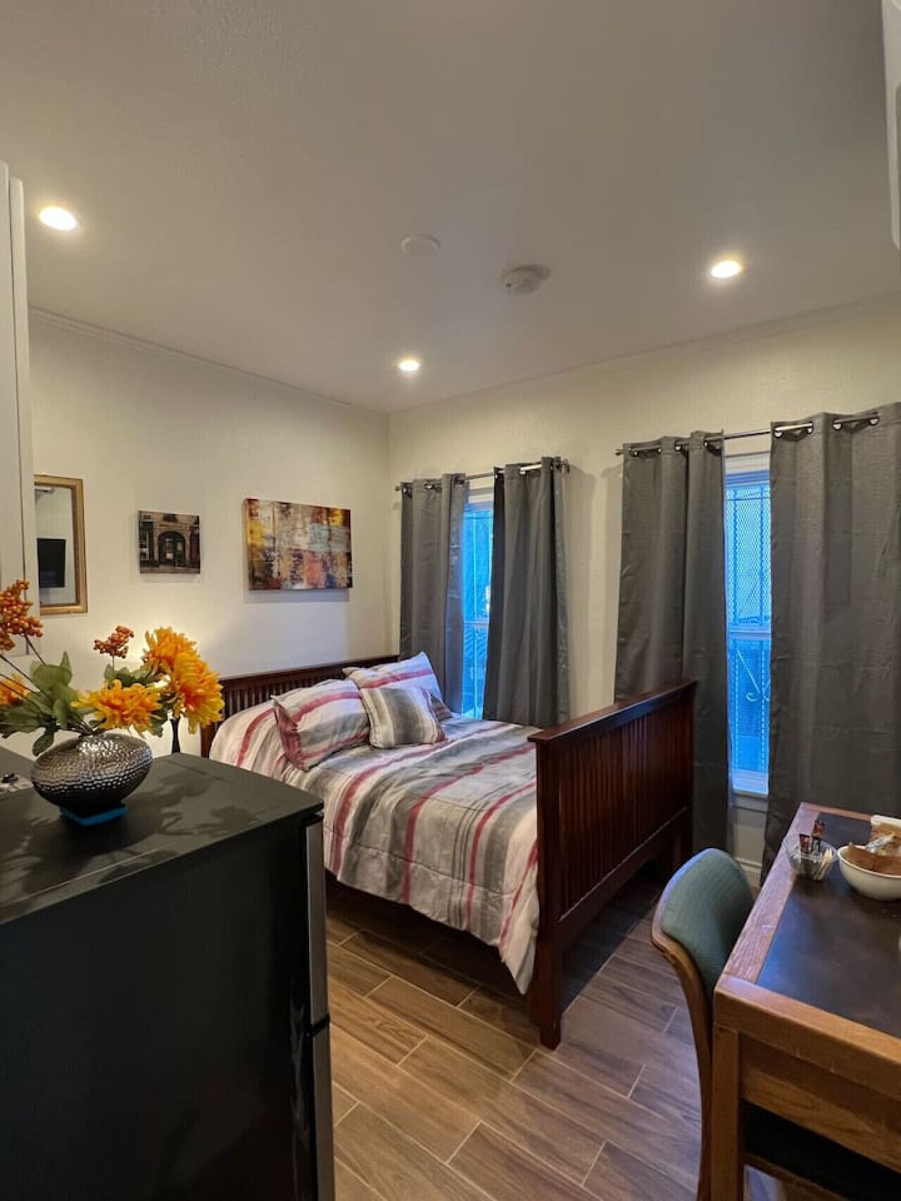 Bureau, fer et planche à repasser, Wi-Fi, draps fournis