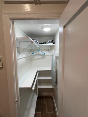 Interior - Charming Studio Near DTLA • W/D •AC• WiFi • Snacks (Los Angeles)