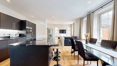 Luxury Duplex Penthouse -5 Beds