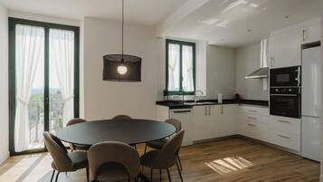 Fridge, microwave, oven, dishwasher