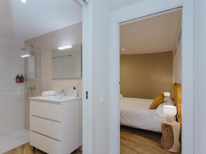 Dusch, hårtork och handdukar