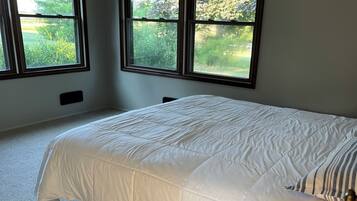 3 quartos, ferros/tábuas de passar roupa, acesso à internet