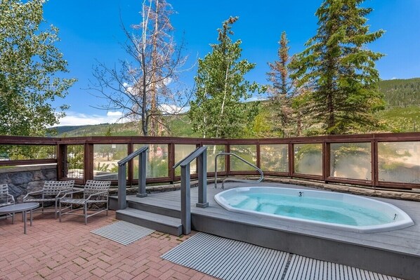 مغطس سبا خارجي