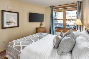 1 bedroom, iron/ironing board, free WiFi, bed sheets - Walk to Slopes! Hot Tubs, Balcony & Fireplace (Keystone)