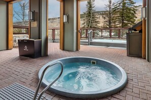 Bain à remous intérieur