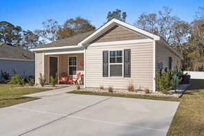 Exterior - Beautiful 3-bedroom house in Ocean Isle Beach close to golf and 2 GREAT beaches! (Ocean Isle Beach)