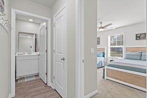 3 habitaciones, tabla de planchar con plancha y wifi gratis 