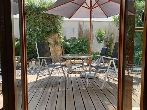 Bright Studio with Private Terrace near Munich