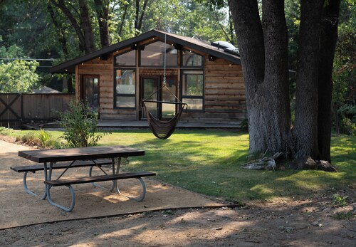 Basecamp Lodge - Cabin 9