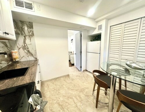 Sweet Amore! Only 5 min from Clw Beach in car !