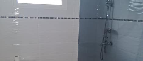 HandtĂŒcher, Seife, Toilettenpapier