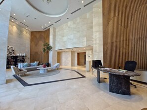 Lobby - Cozy 1-bedroom apartment in charming El Sheikh Zayed City with AC (El Sheikh Zayed City)