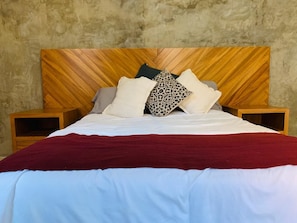 5 habitaciones, tabla de planchar con plancha y ropa de cama
