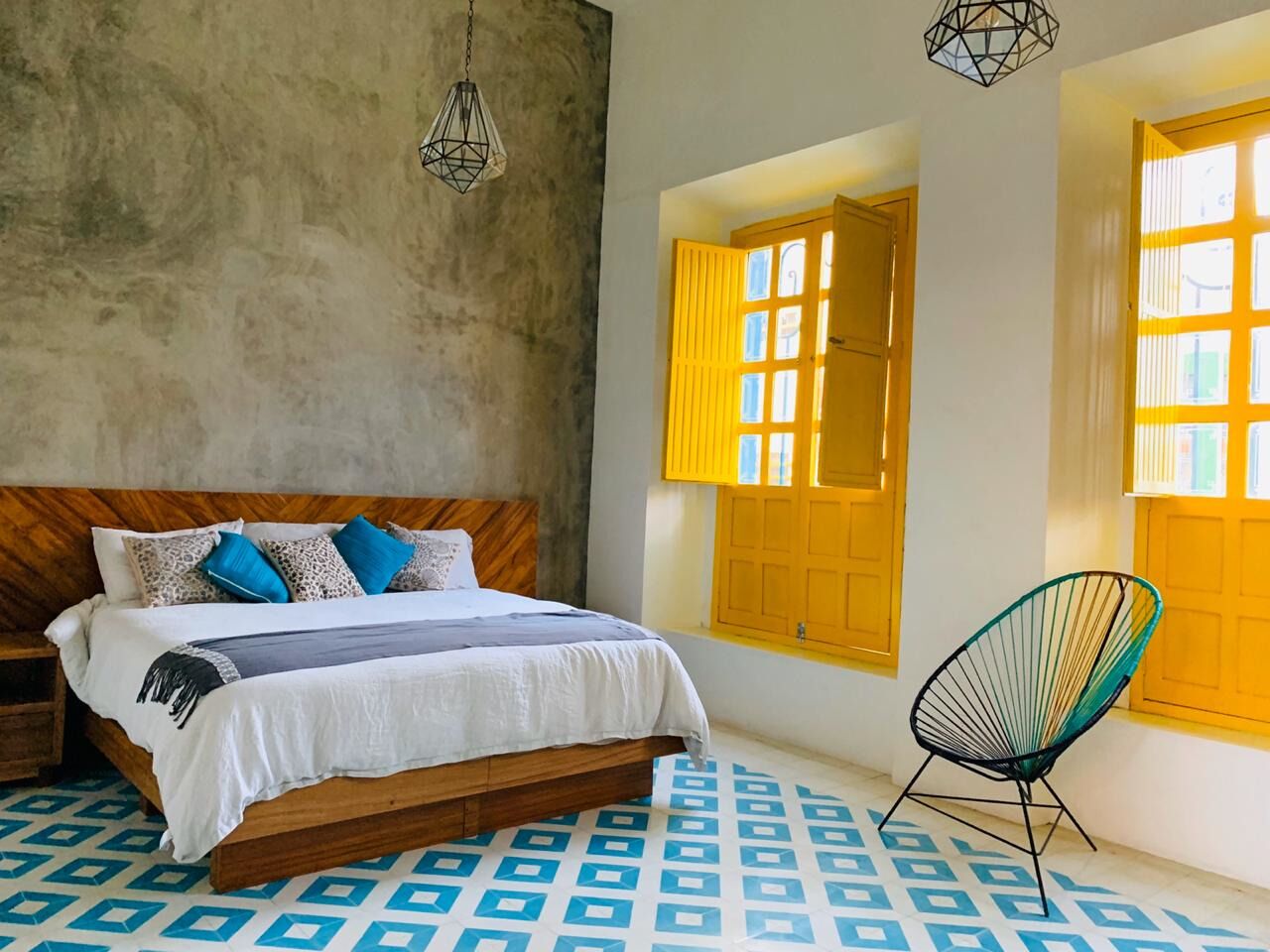 5 bedrooms, iron/ironing board, bed sheets