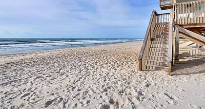 LAZY BONES-4 bedrm Bungalow ON the beach!