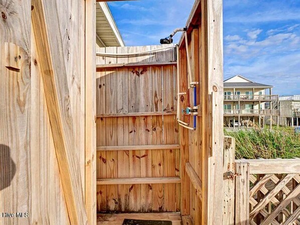 Property grounds - LAZY BONES formerly WHALE TALES-4 bedrm Bungalow SMACK ON the beach! (Surf City)