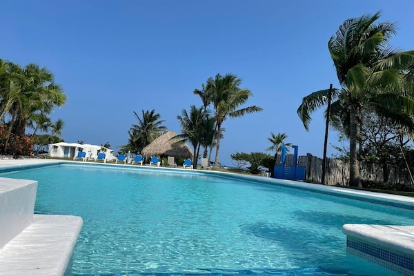 Utendørsbasseng og bassengparasoller